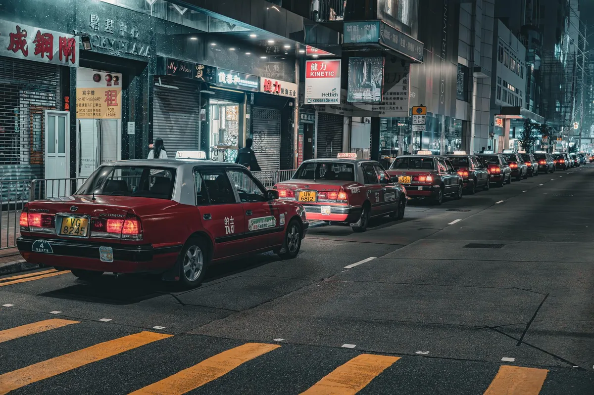 La tensión entre taxis y Uber escala al Concejo Deliberante platense con fuertes cruces políticos