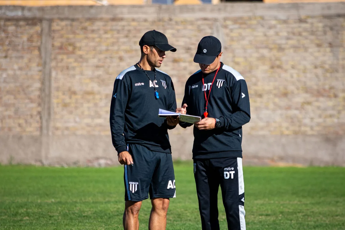 FÚTBOL PROFESIONAL | Alexander Medina analizó el momento de Estudiantes y la llegada de Marcos Rojo