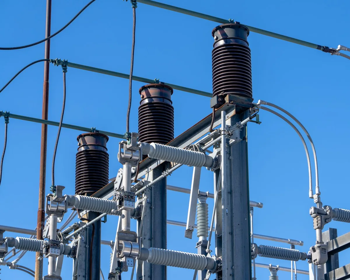 CRISIS EN EL SERVICIO ELÉCTRICO | La Plata bajo tensión: multas millonarias a EDELAP y dudas sobre las inversiones