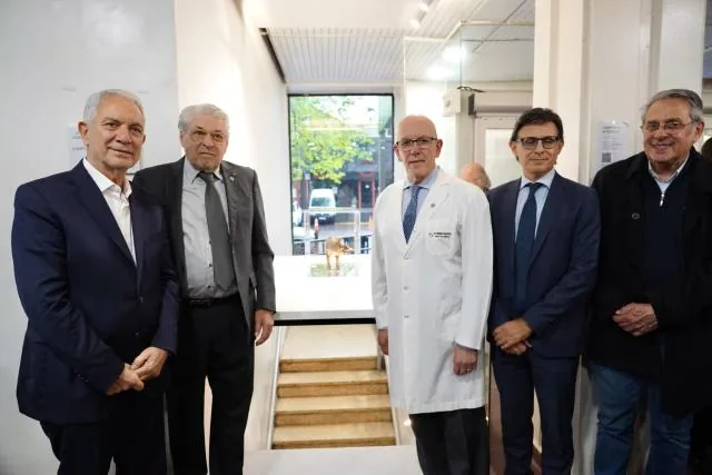 La emblemática escultura de la Loba Capitolina ya se encuentra en el Hospital Italiano