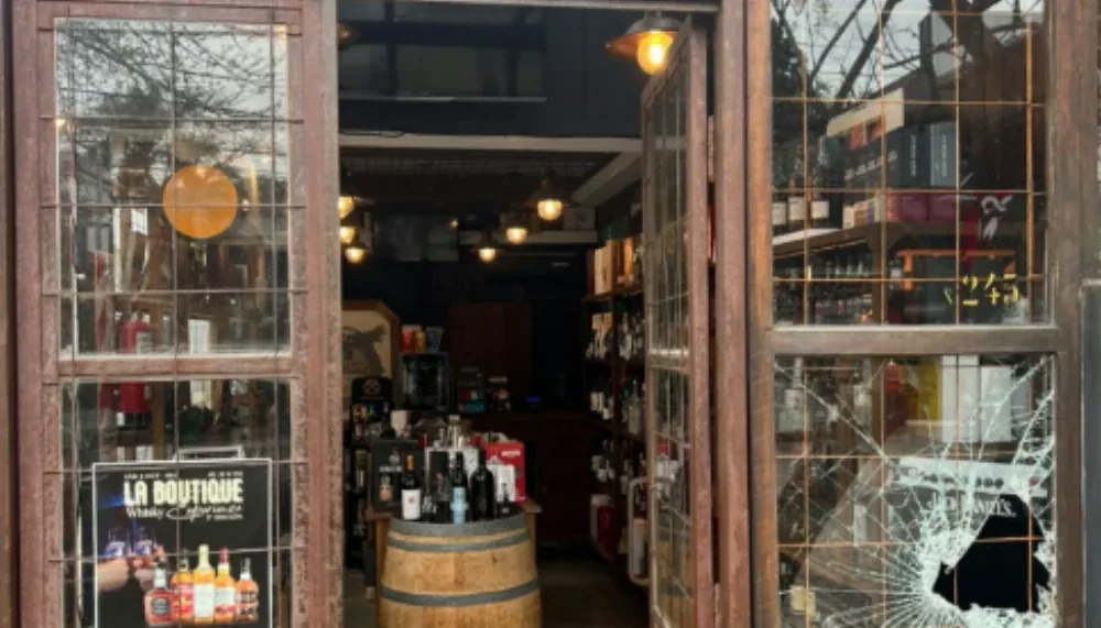 Robaron una tradicional whiskería de City Bell y ya acumula cuatro golpes