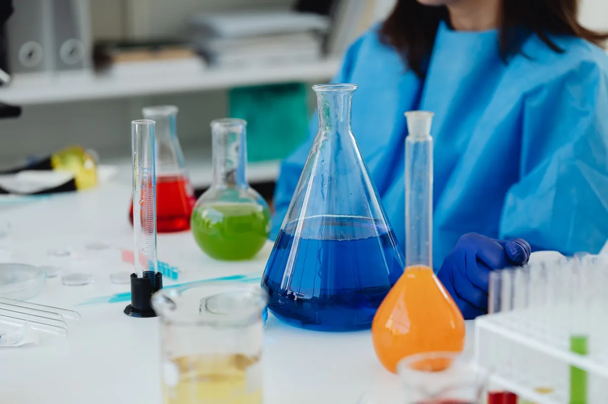 INVESTIGACIÓN EXCLUSIVA | Las fallas ocultas del ensayo de Pfizer en el país y el doble rol de Polack