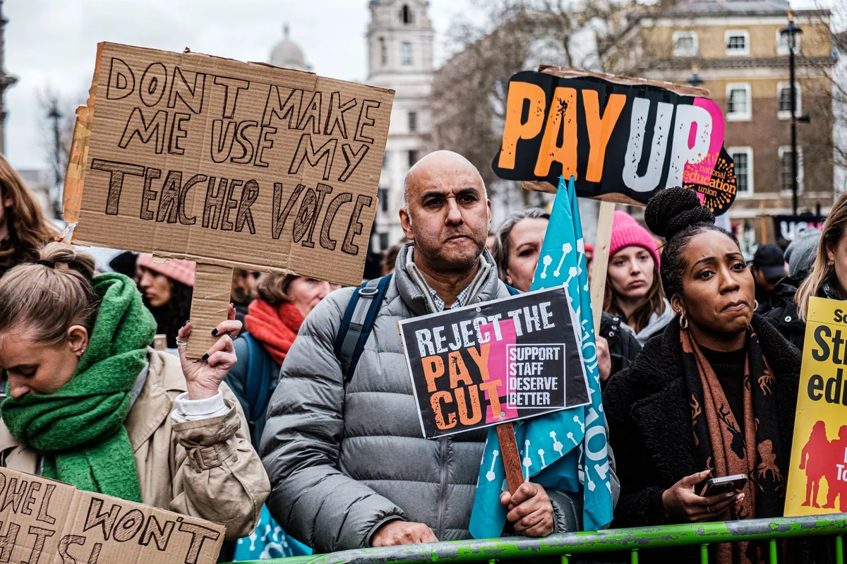 CONFLICTO DOCENTE | Protesta docente en La Plata: reclaman urgente recomposición salarial