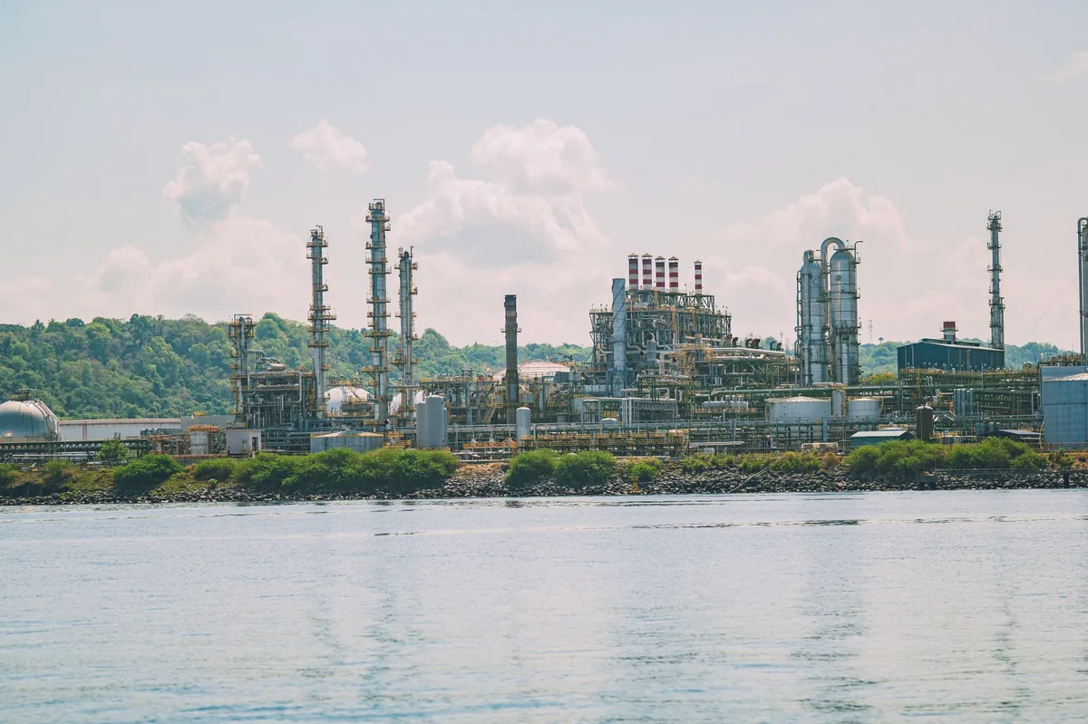 FALLO JUDICIAL AMBIENTAL | Exigen a YPF y al Estado el saneamiento del Canal Lateral Oeste en Ensenada