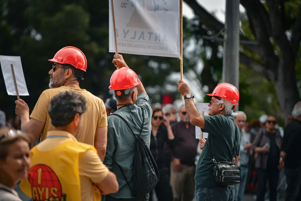 CRISIS EMPRESARIAL | Despidos masivos en Wade: la agonía de 450 familias sin indemnización
