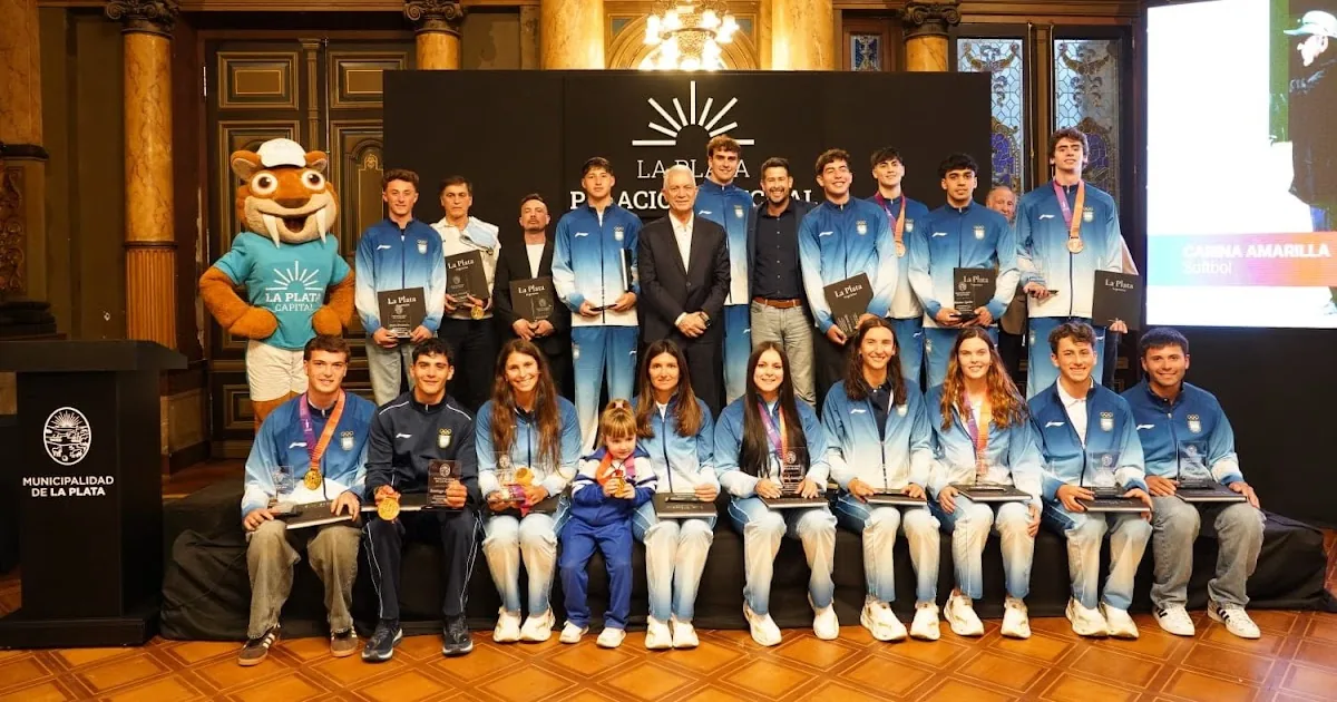 Alak distinguió a los atletas platenses que brillaron en los Juegos Suramericanos