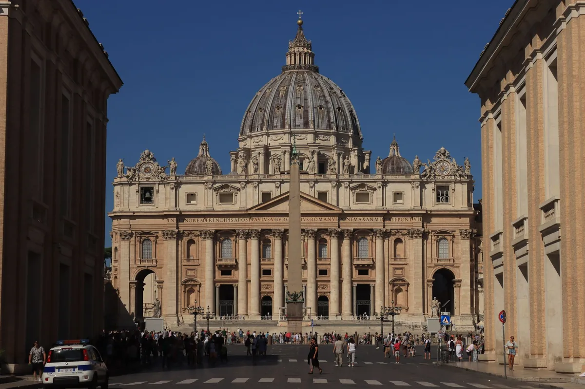 EXPECTATIVA GLOBAL | Operarán al papa León XIV y ponen en duda su gira histórica por la región