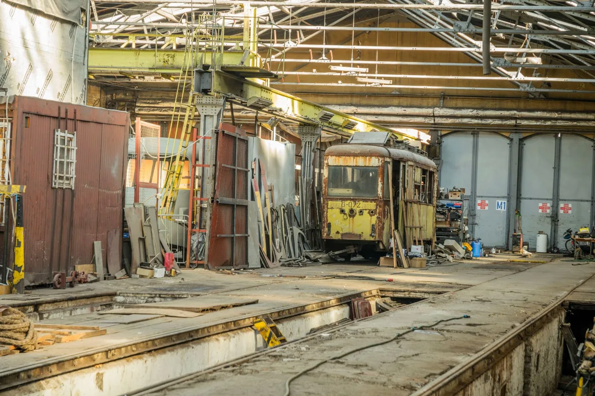 Trenes con revisiones atrasadas: la situación de los talleres de Tolosa